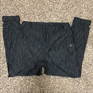 Danskin Now Capri Leggings